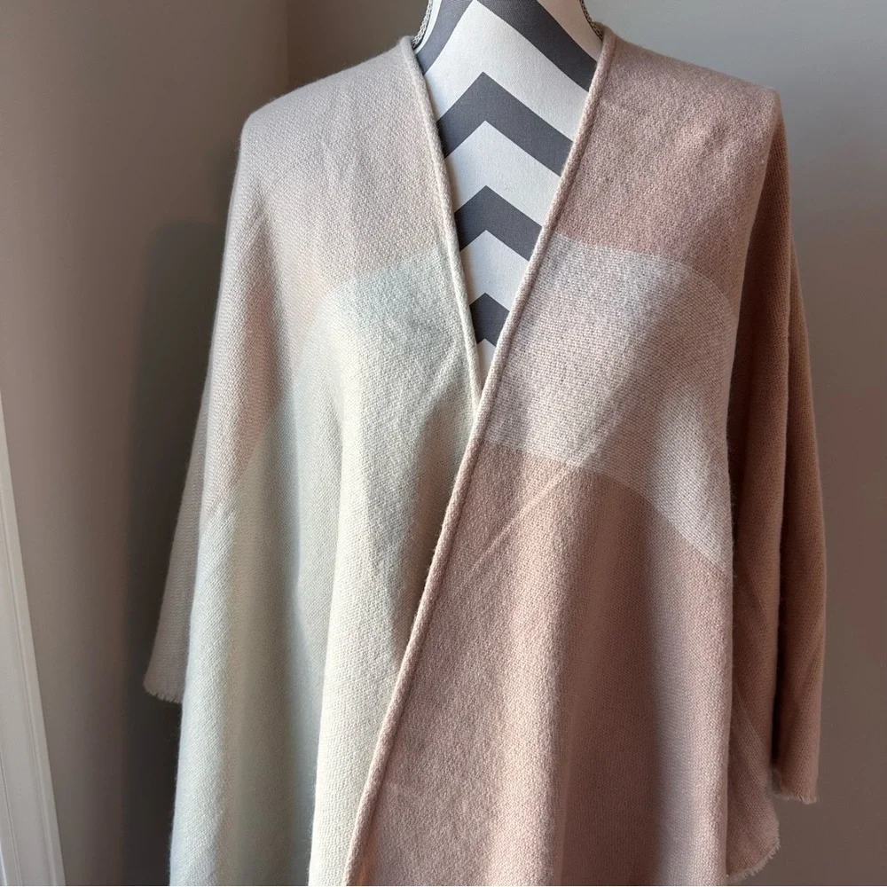 NWT SOIA & KYO Pink & Tan Colorblock Fringed Wrap Poncho Scarf Cardigan